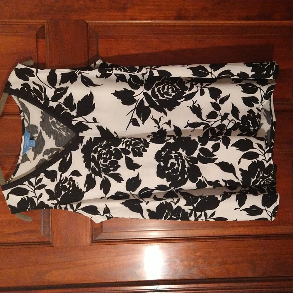 Simply Vera Vera Wang Black and White Floral Tank Top